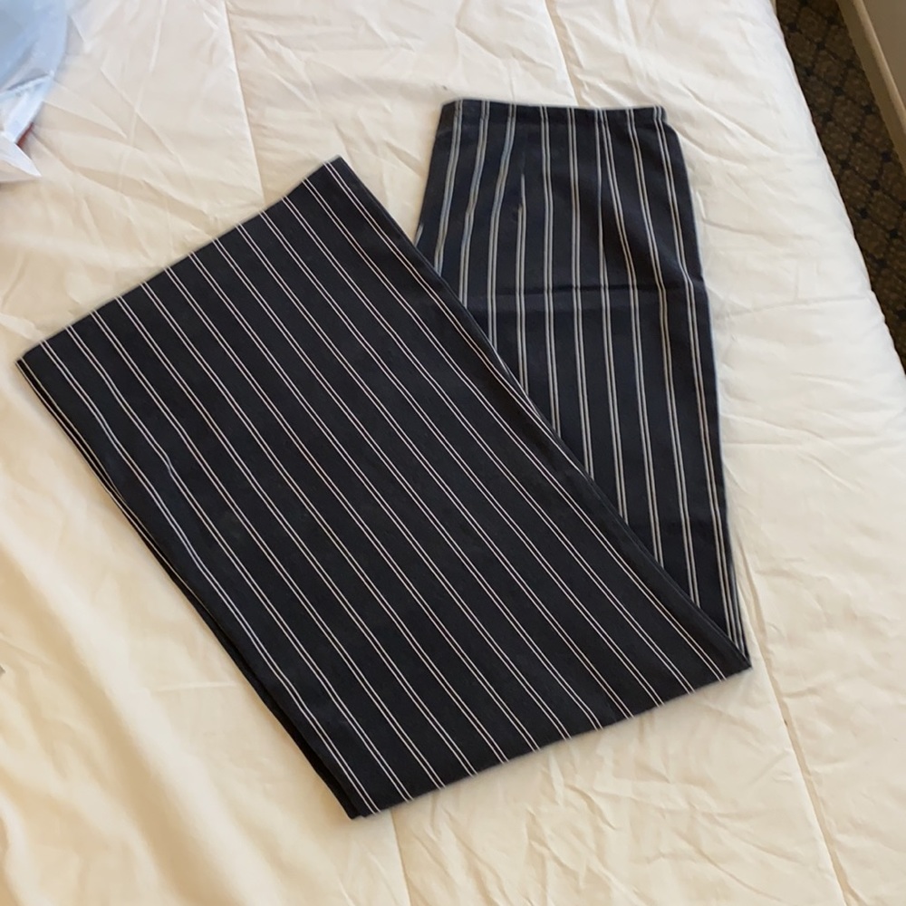 Kimchi Blue stretchy sear sucker wide leg pants